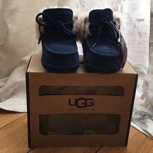 New infant UGG crib boots